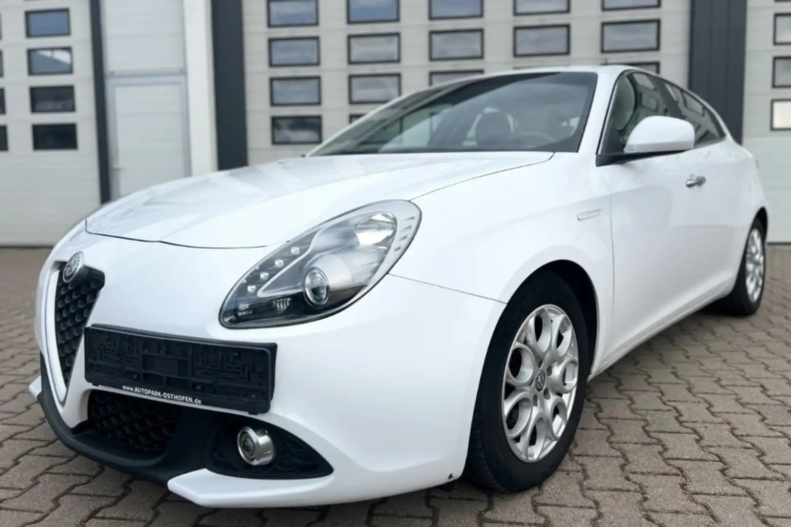 Alfa Romeo Giulietta 1.6JTDm Distinctive Blanc - 1