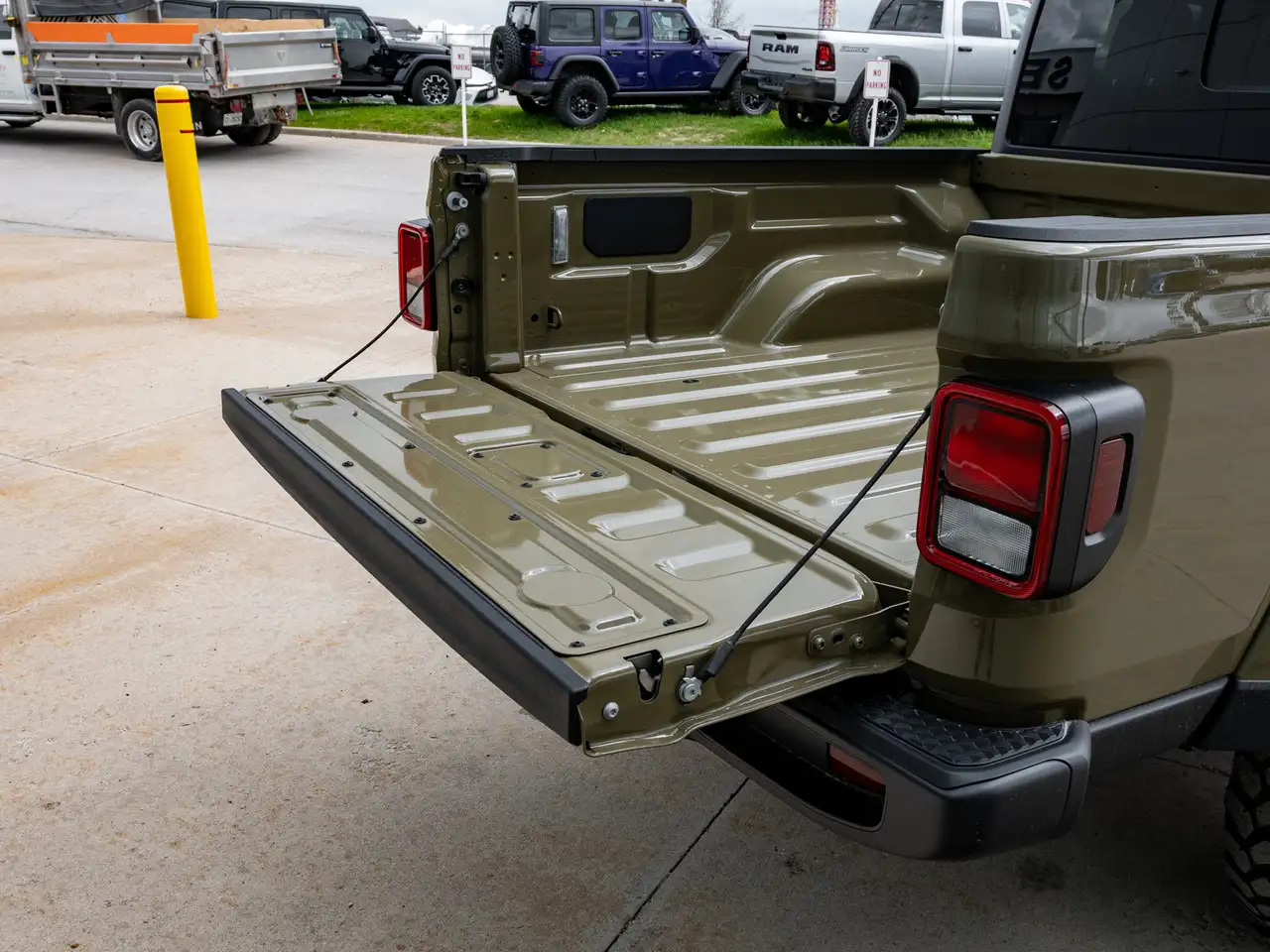 Jeep Gladiator снимка Jeep Gladiator