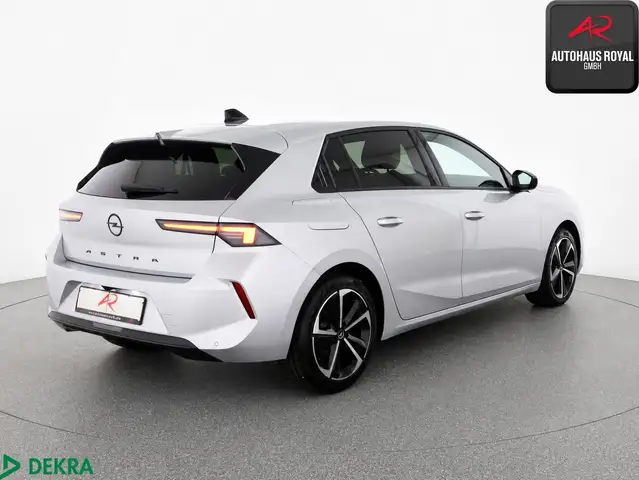 Opel Astra view 5