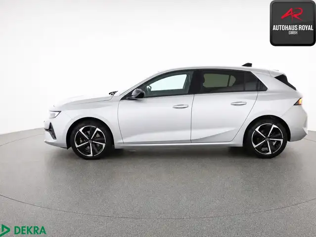 Opel Astra view 2
