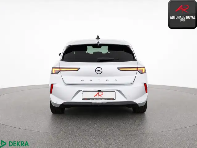 Opel Astra view 4