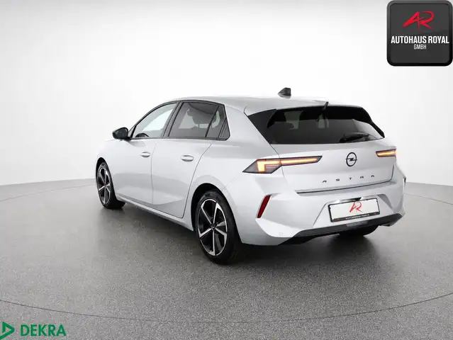 Opel Astra view 3