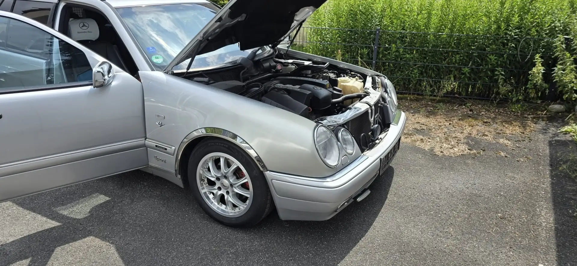 Mercedes-Benz E 240 T Avantgarde Grau - 2