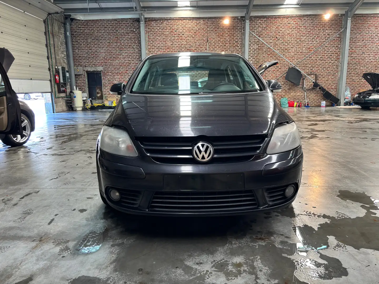 Volkswagen Golf Plus 1.9 TDi B2B-line (Problème de pompe à eau) Noir - 1