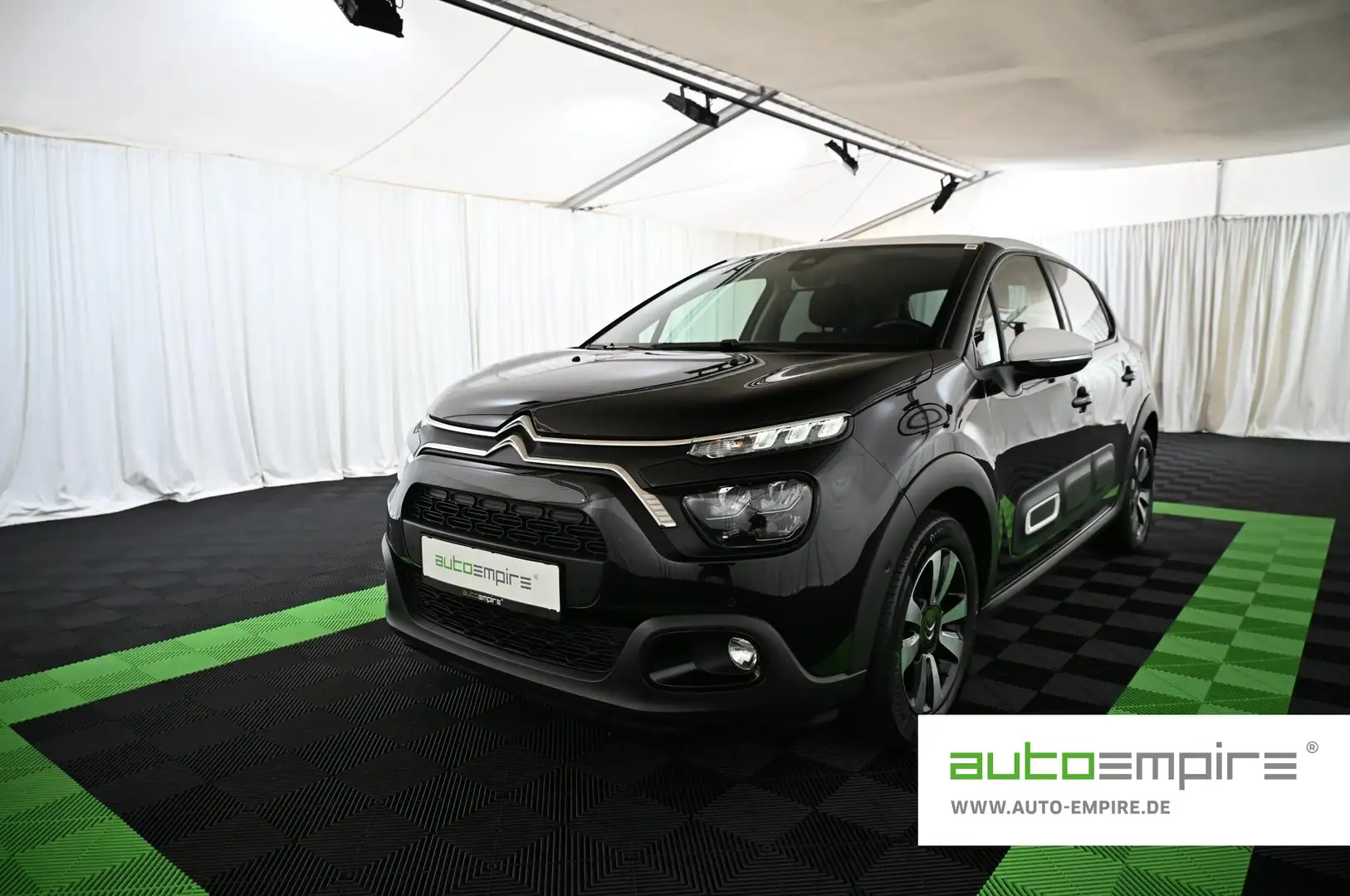 Citroen C3 1.2 PT 110 Shine LED/NAVI/T-WINKEL/KEYLESS/16 Schwarz - 1