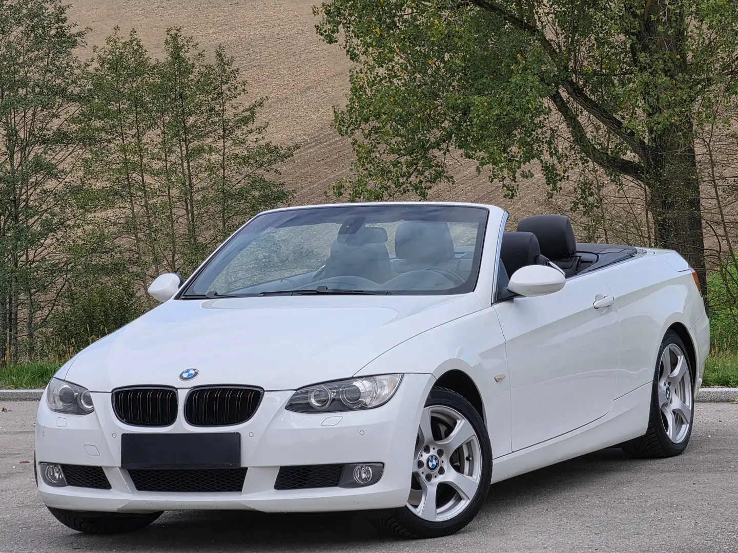 BMW 330 i Cabrio* Automatik* Navi* Leder* Sitzheizung* PDC* Weiß - 1
