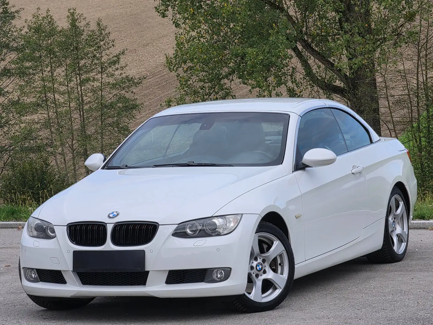 BMW 330 i Cabrio* Automatik* Navi* Leder* Sitzheizung* PDC* Weiß - 2