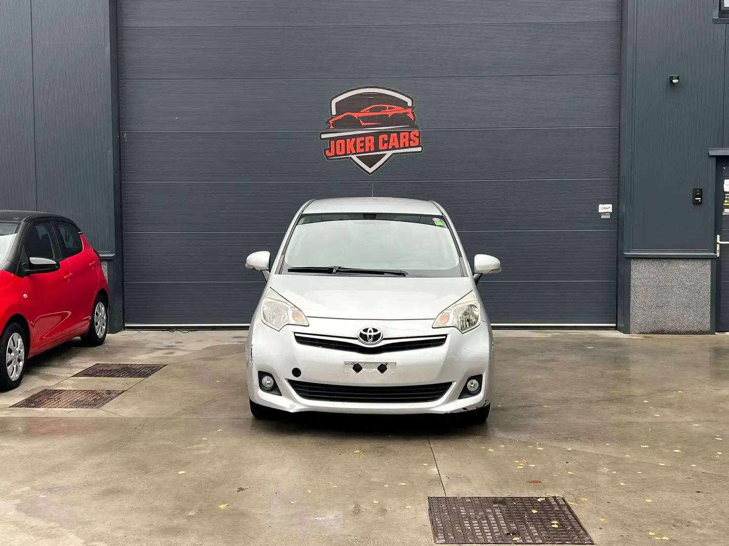 Toyota Verso-S 1.33 VVT-i Automaat S Life Gris - 1