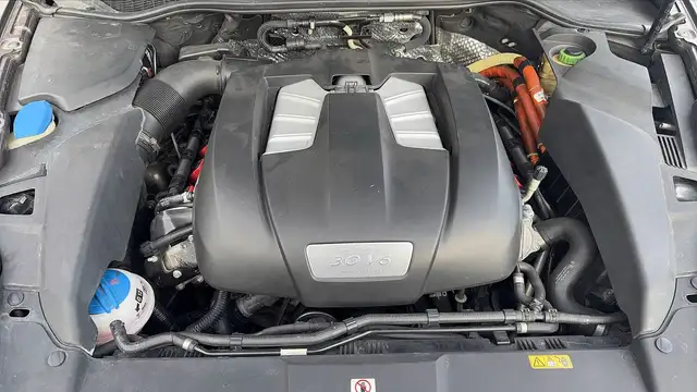 Porsche Cayenne view 15
