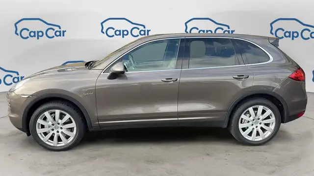 Porsche Cayenne view 2