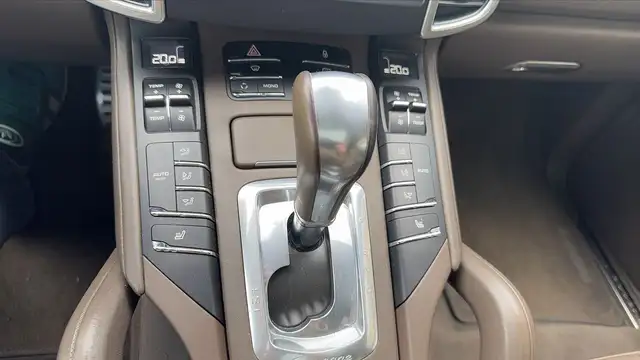 Porsche Cayenne view 13