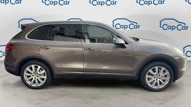 Porsche Cayenne view 4