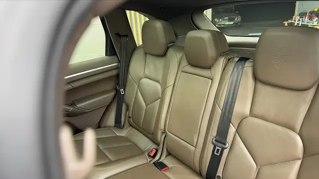 Porsche Cayenne view 9