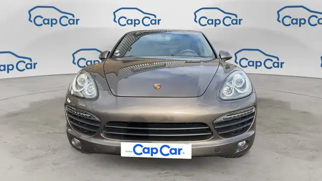 Porsche Cayenne view 3