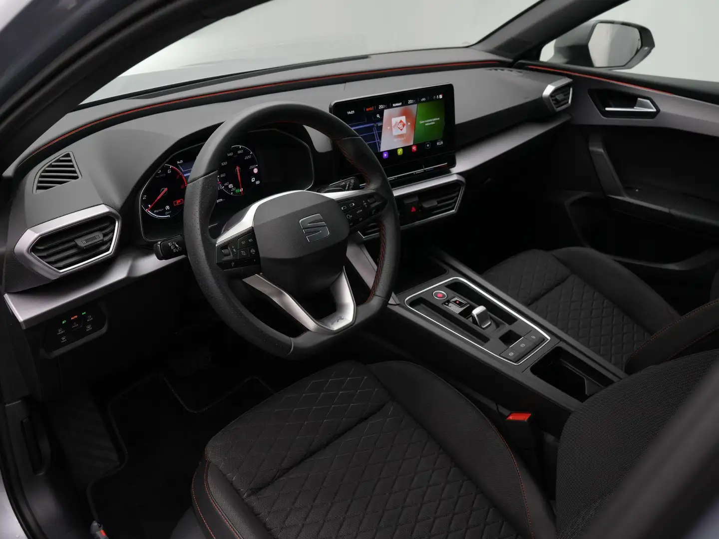 SEAT Leon 1.0 eTSI 110 pk DSG FR Business Intense | Achterui Zilver - 2