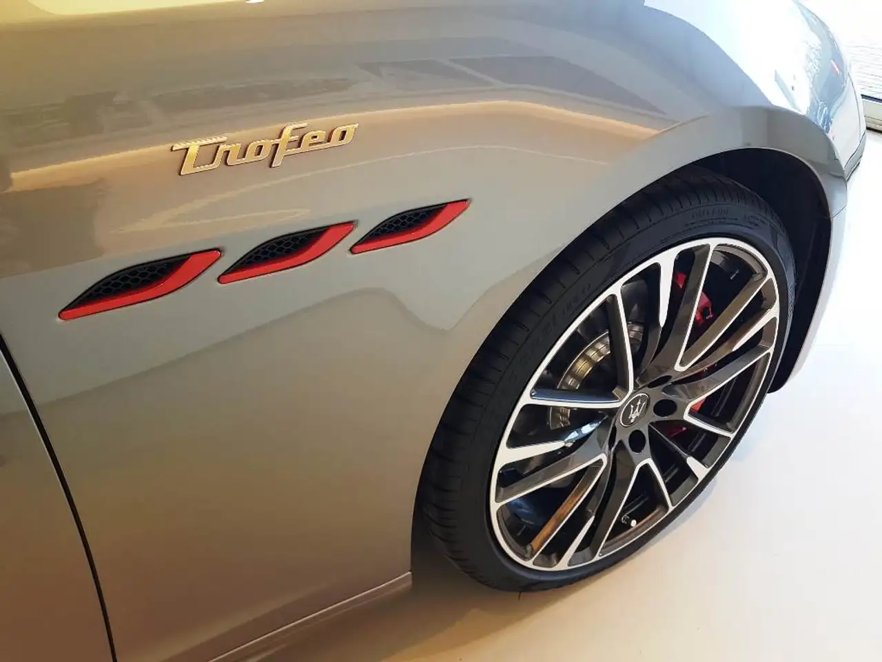 Maserati Ghibli 2021 — фото 15