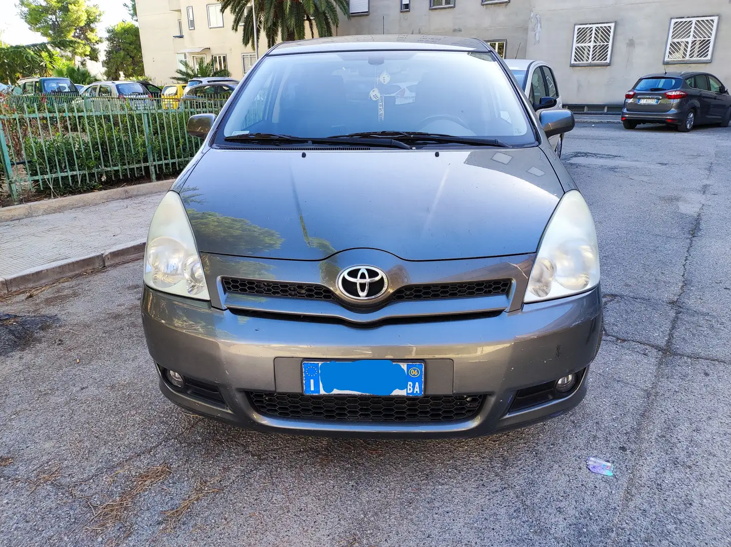 Toyota Corolla Corolla X 2004 Verso Verso 2 2 d-4d 177cv 7pti Szürke - 2