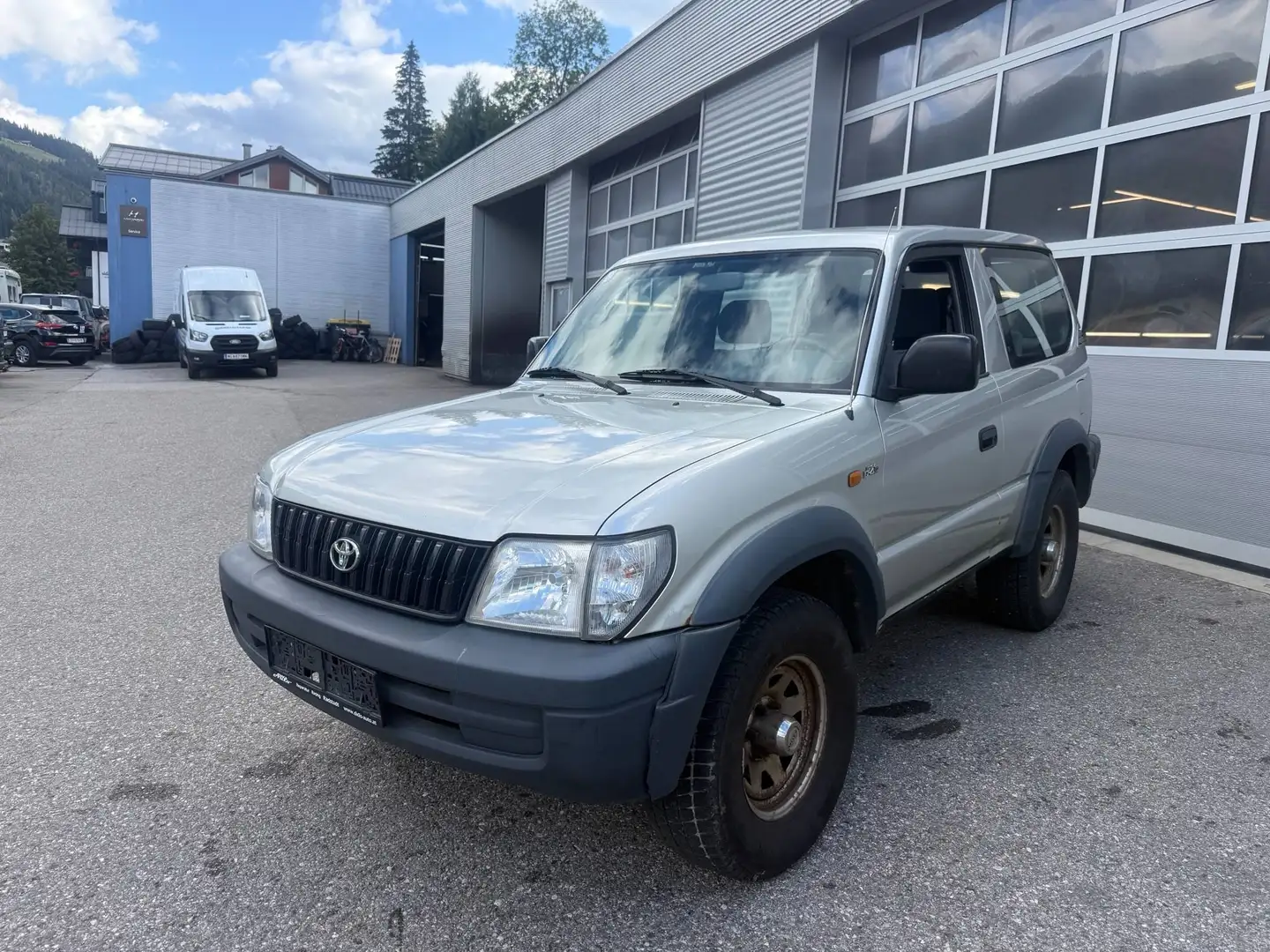 Toyota Land Cruiser Landcruiser Country 3,0 D-4D Silber - 2
