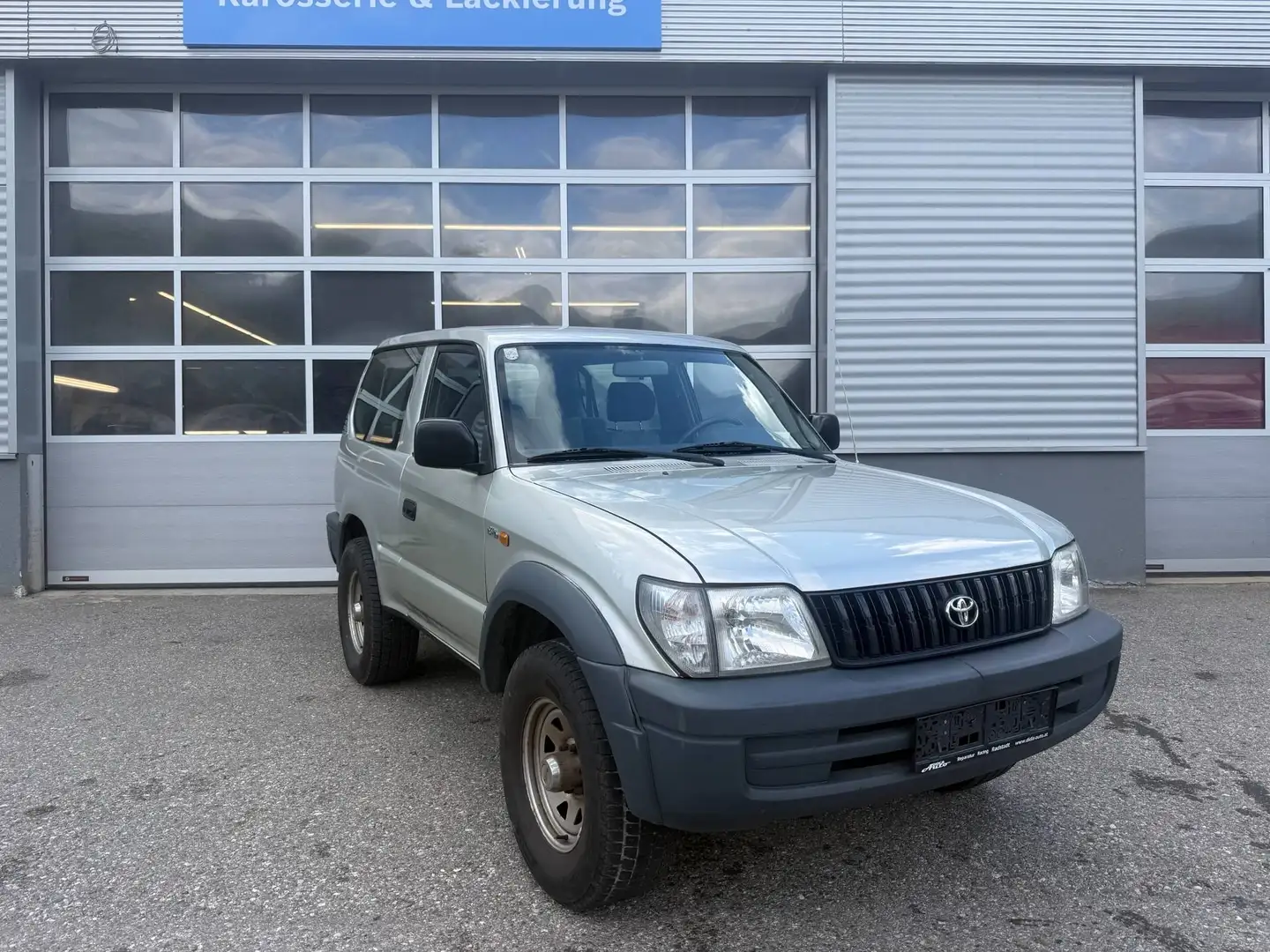 Toyota Land Cruiser Landcruiser Country 3,0 D-4D Silber - 1