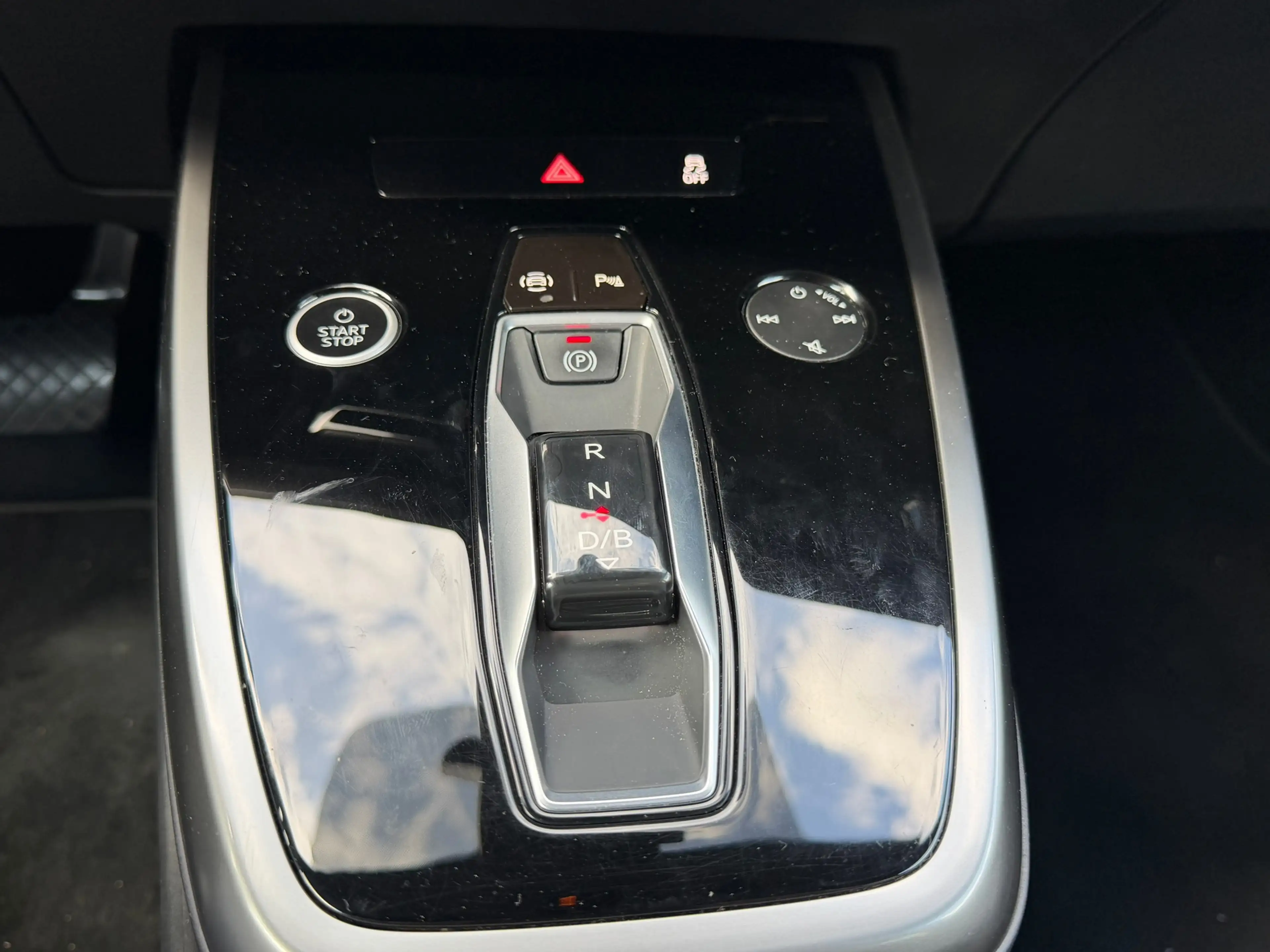 Audi Q4 e-tron Launch edition Advanced 55 kWh SOH 91,17%Stoelverw — photo 14