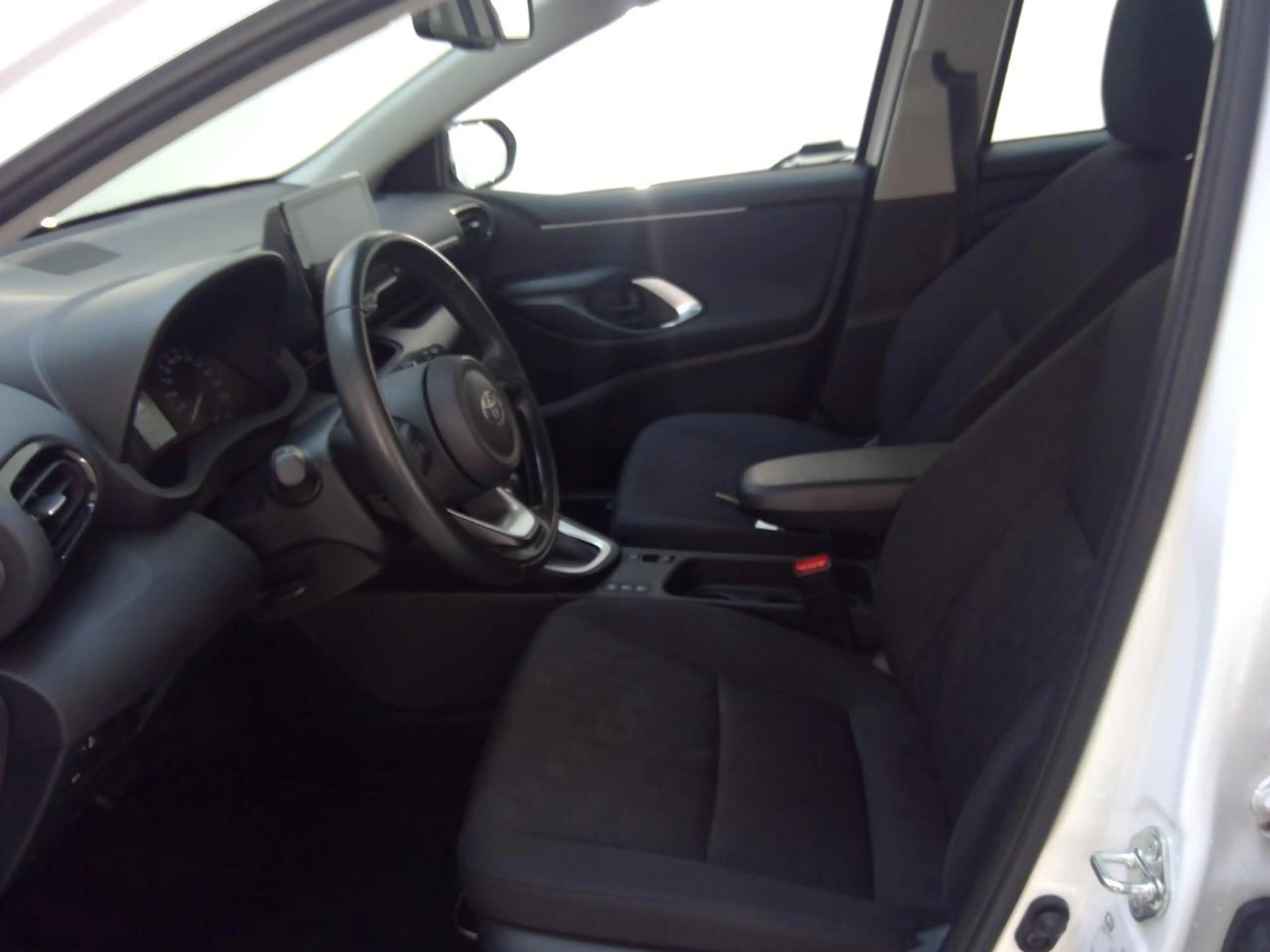 Toyota Yaris 1.5 Hybrid 115 Active Airconditioning (automatisch — photo 2