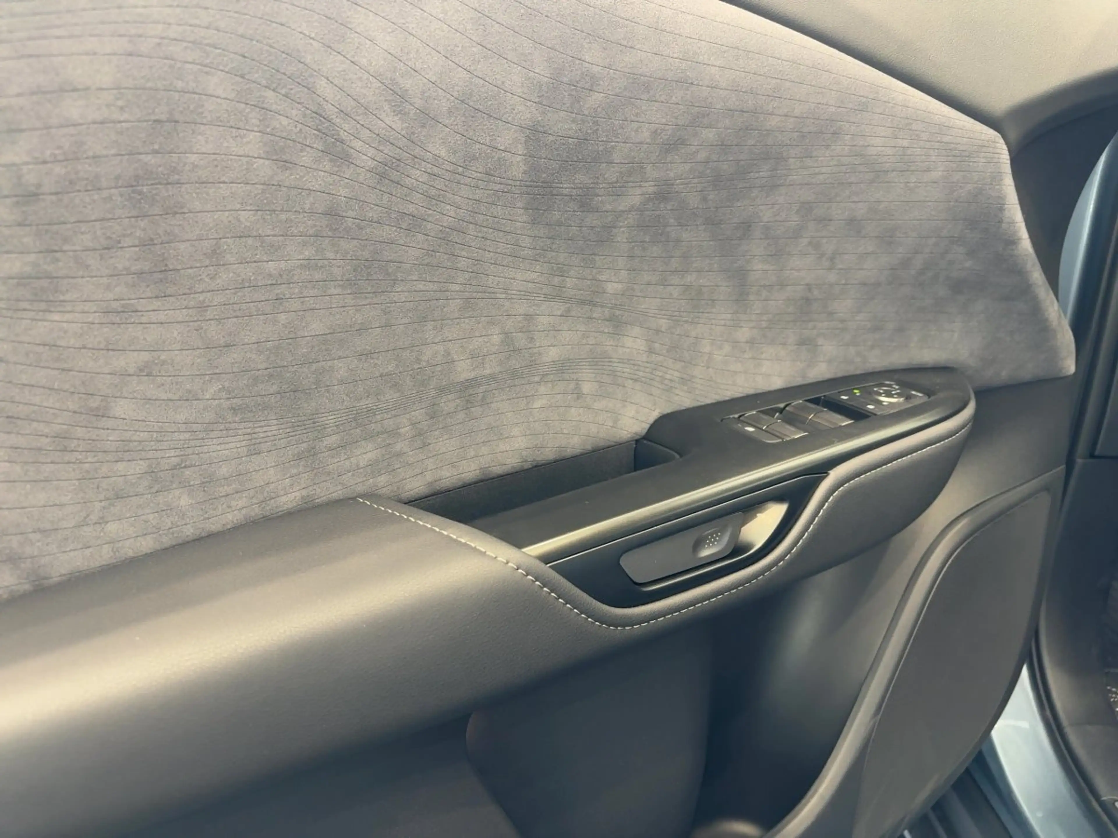 Lexus RZ 500e DIRECT4 Luxury Steer by wire JOKE Lenkrad — photo 15