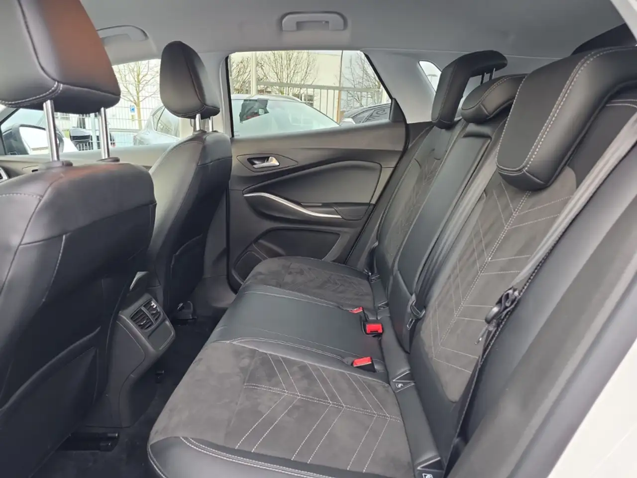 Opel Grandland Ultimate 1.2 Turbo Kamera Navi LED 23
