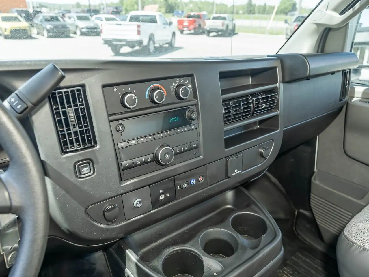 GMC Savana снимка GMC Savana