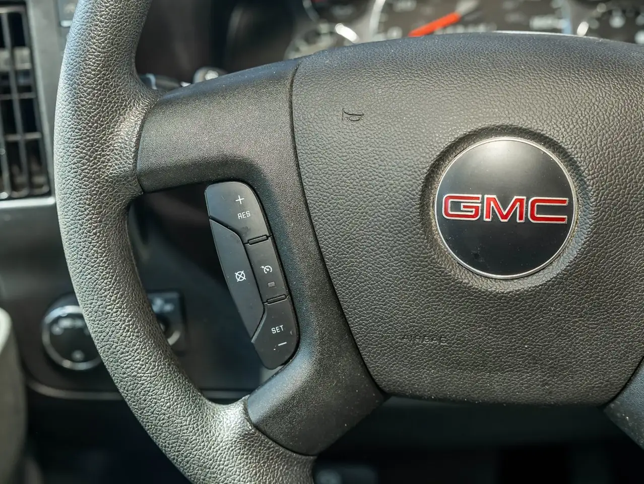 GMC Savana снимка GMC Savana