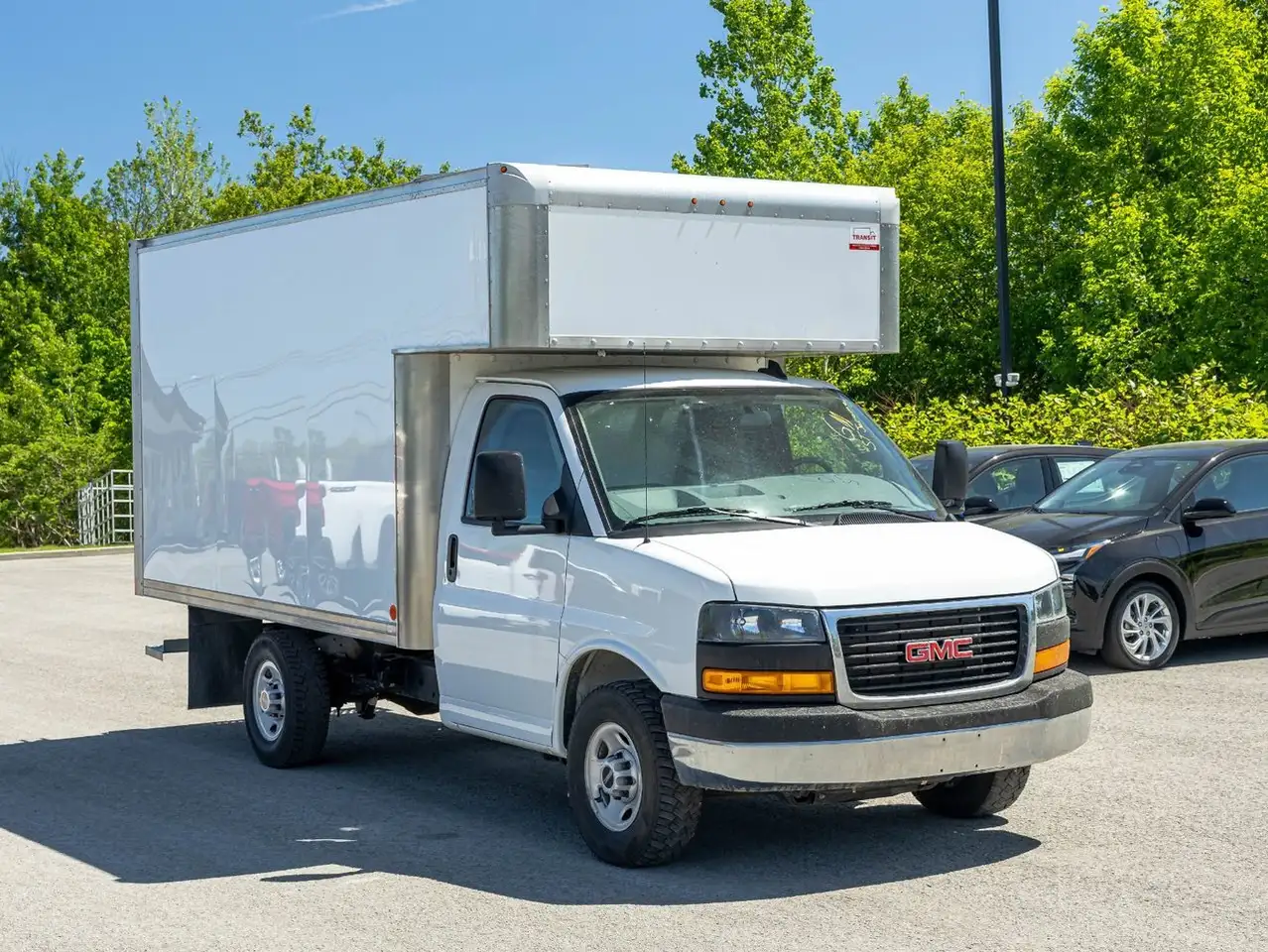 GMC Savana снимка GMC Savana