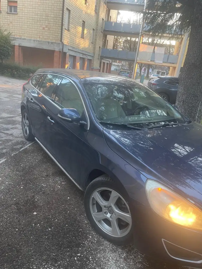 Volvo V60 2.0 d3 Momentum - 1