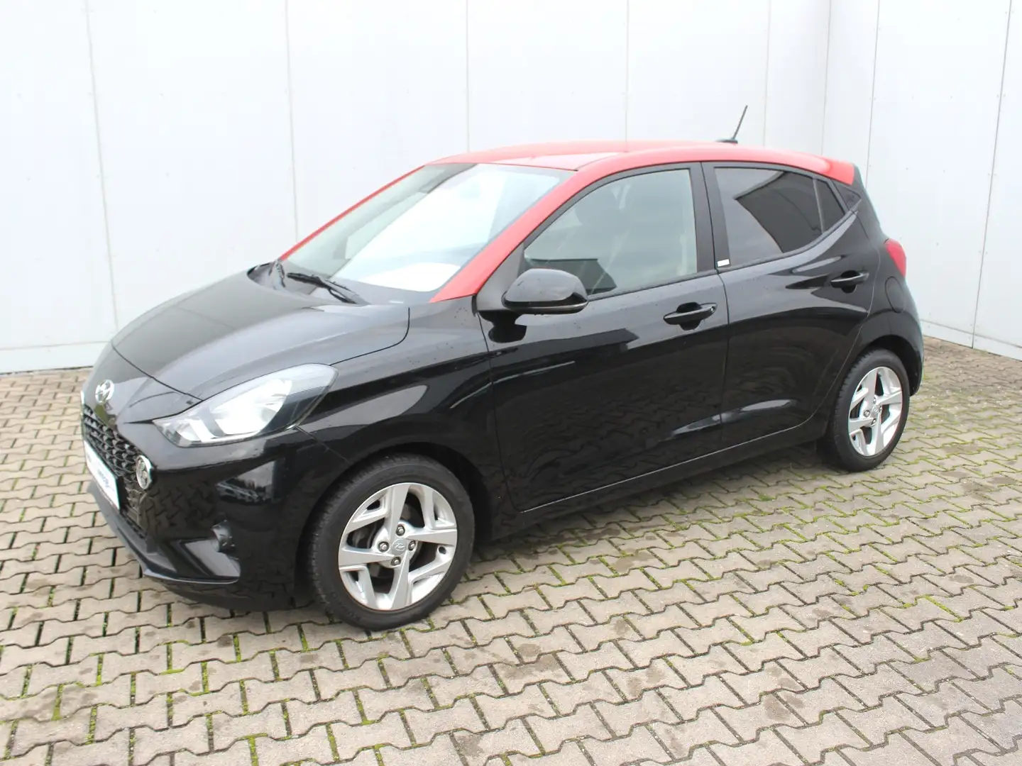 Hyundai i10 Intro Edition Fekete - 2