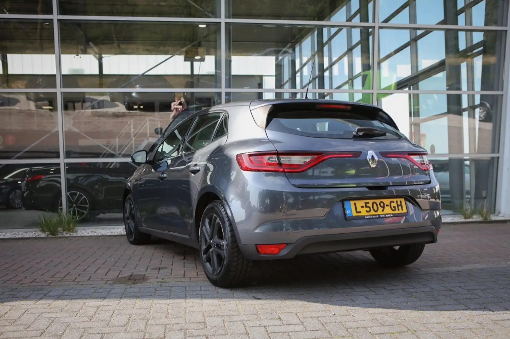 Renault Megane 1.2 TCe Bose Grijs - 2
