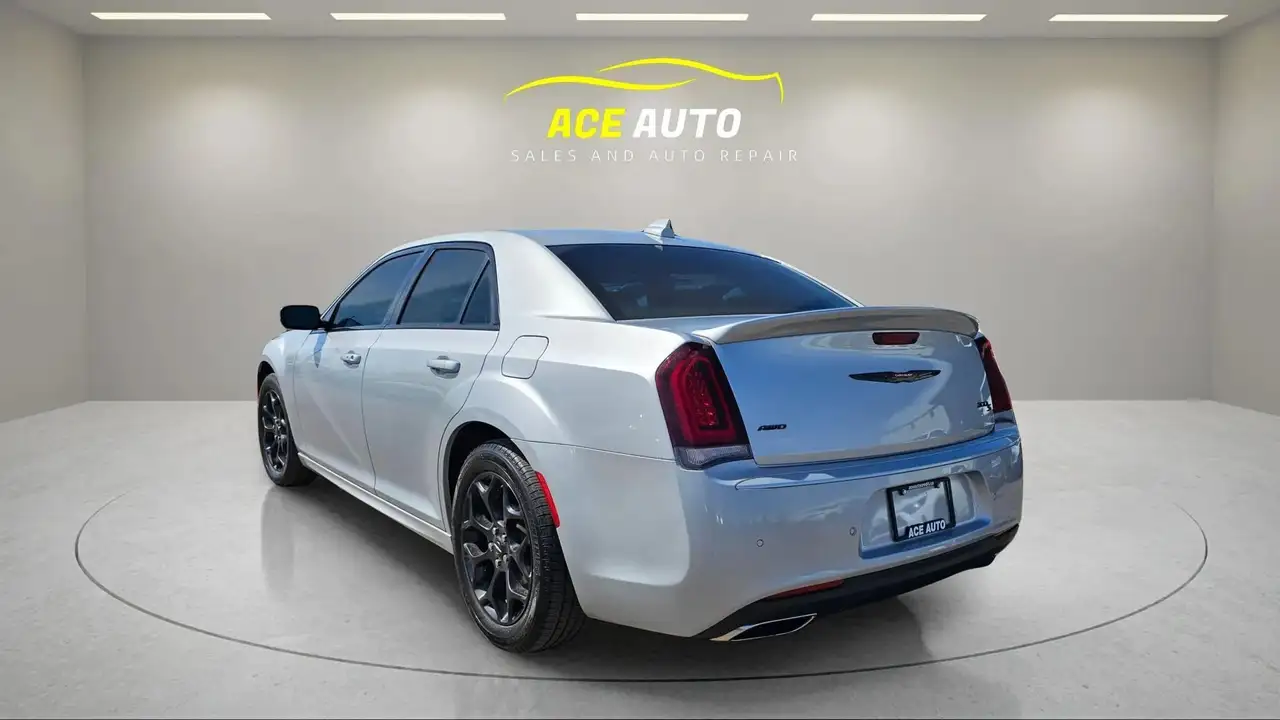 Chrysler 300 photo Chrysler 300