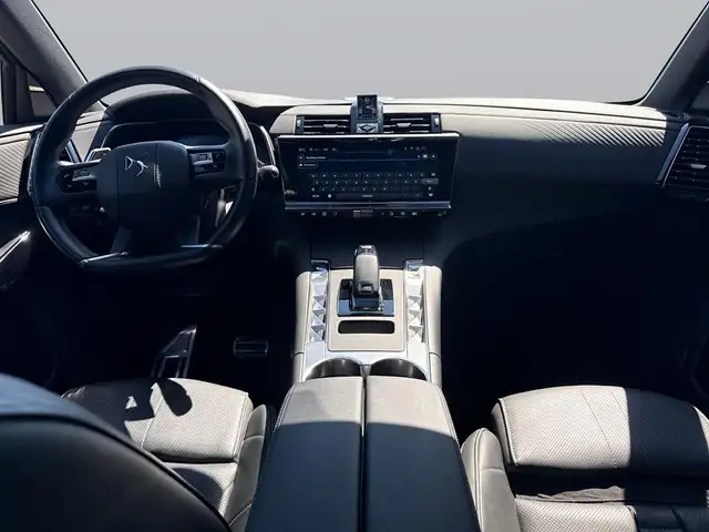 DS Automobiles DS 7 view 12