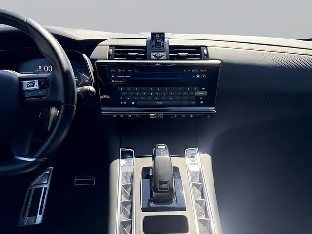 DS Automobiles DS 7 view 14