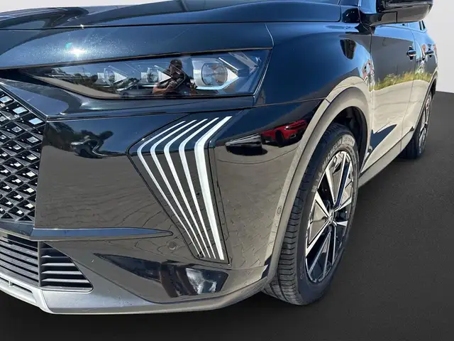 DS Automobiles DS 7 view 11