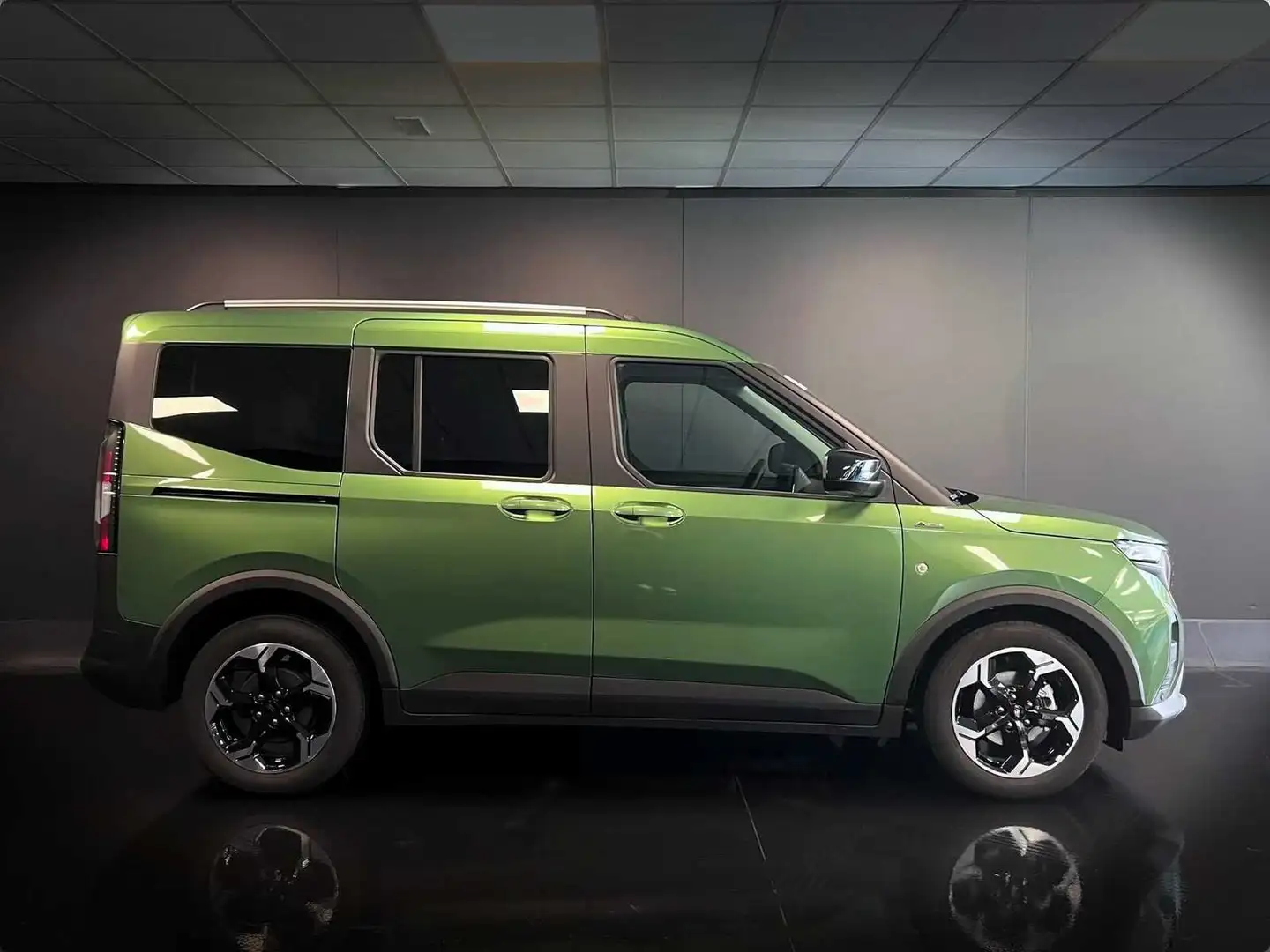 Ford Tourneo Courier Active Km 0  1.0 125 cv C/Automatico Verde - 1
