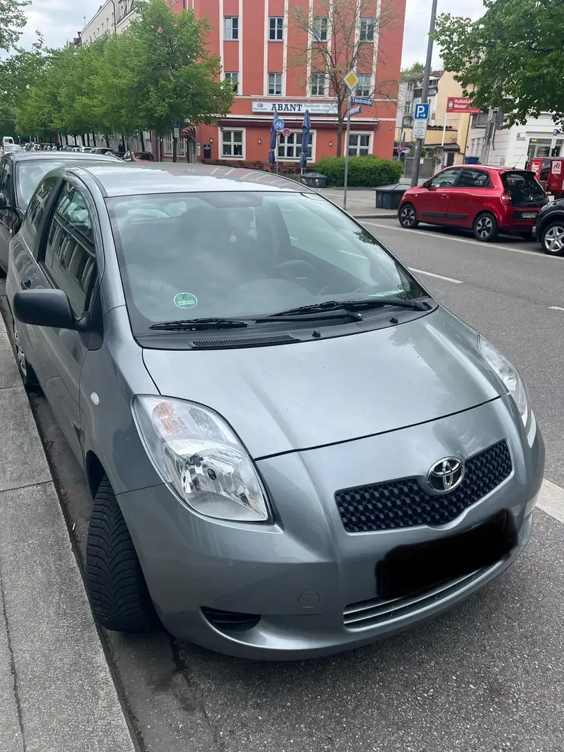 Toyota Yaris 3p  1.3 Sol c/CL - 1