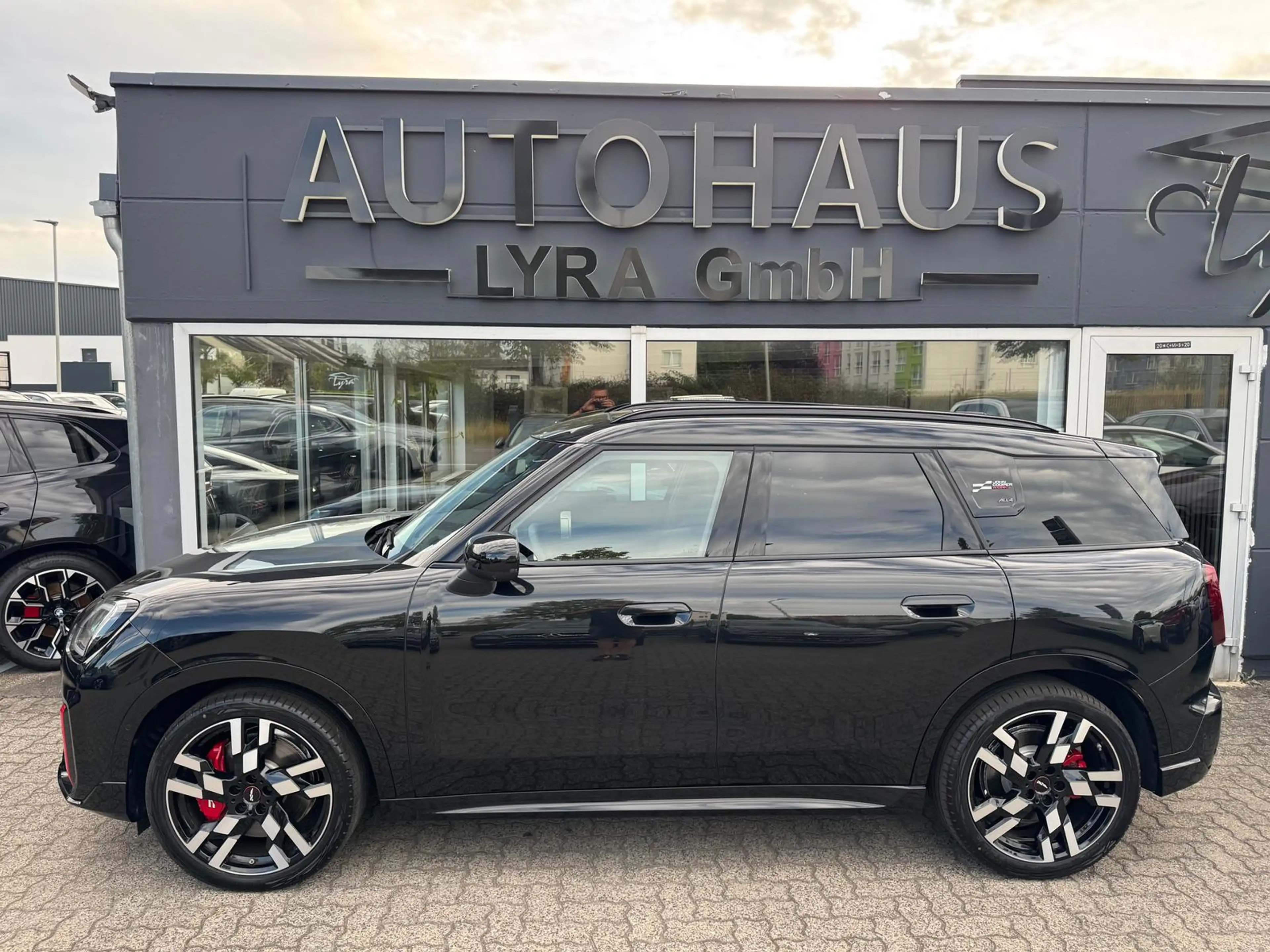 MINI John Cooper Works Countryman Countryman John Cooper Works ALL4*PANO*H&K*360°K — photo 4