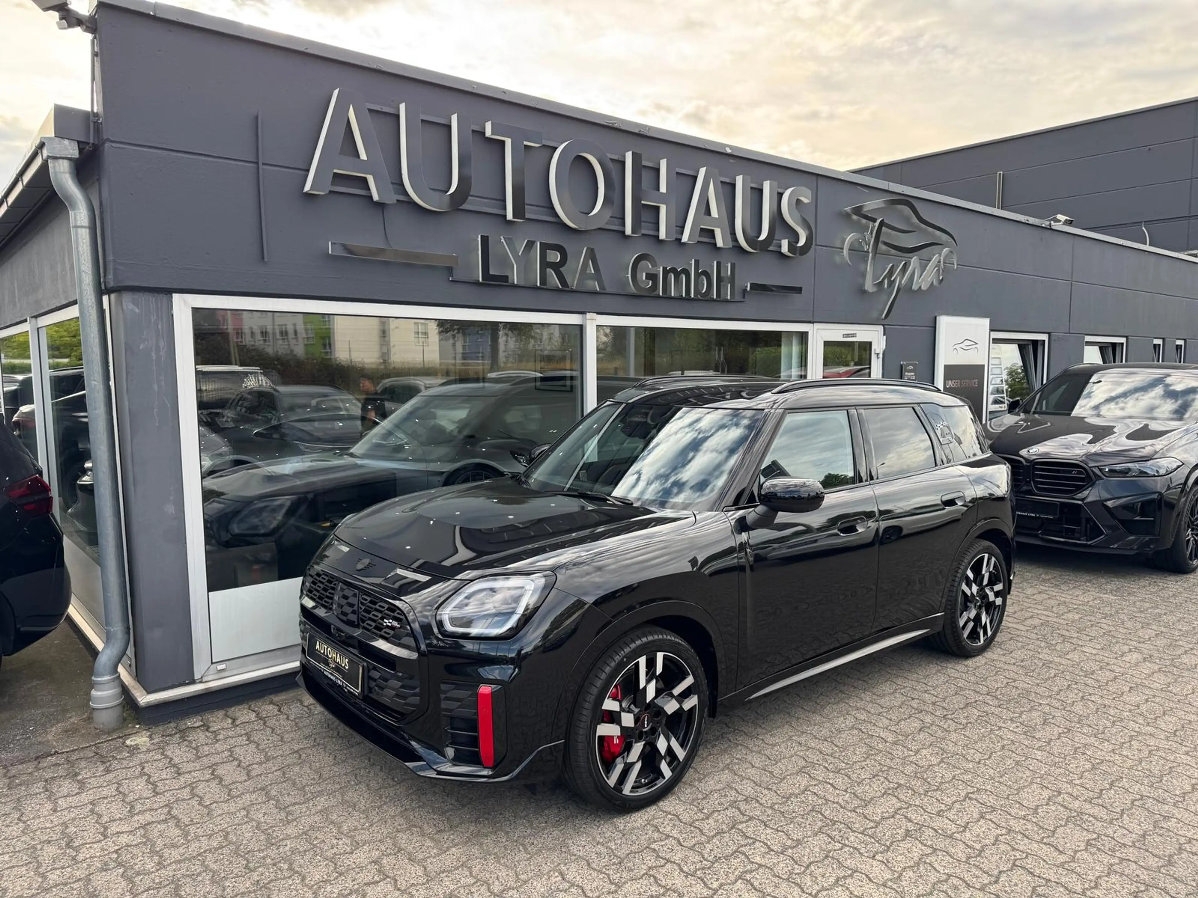 MINI John Cooper Works Countryman Countryman John Cooper Works ALL4*PANO*H&K*360°K — photo 2