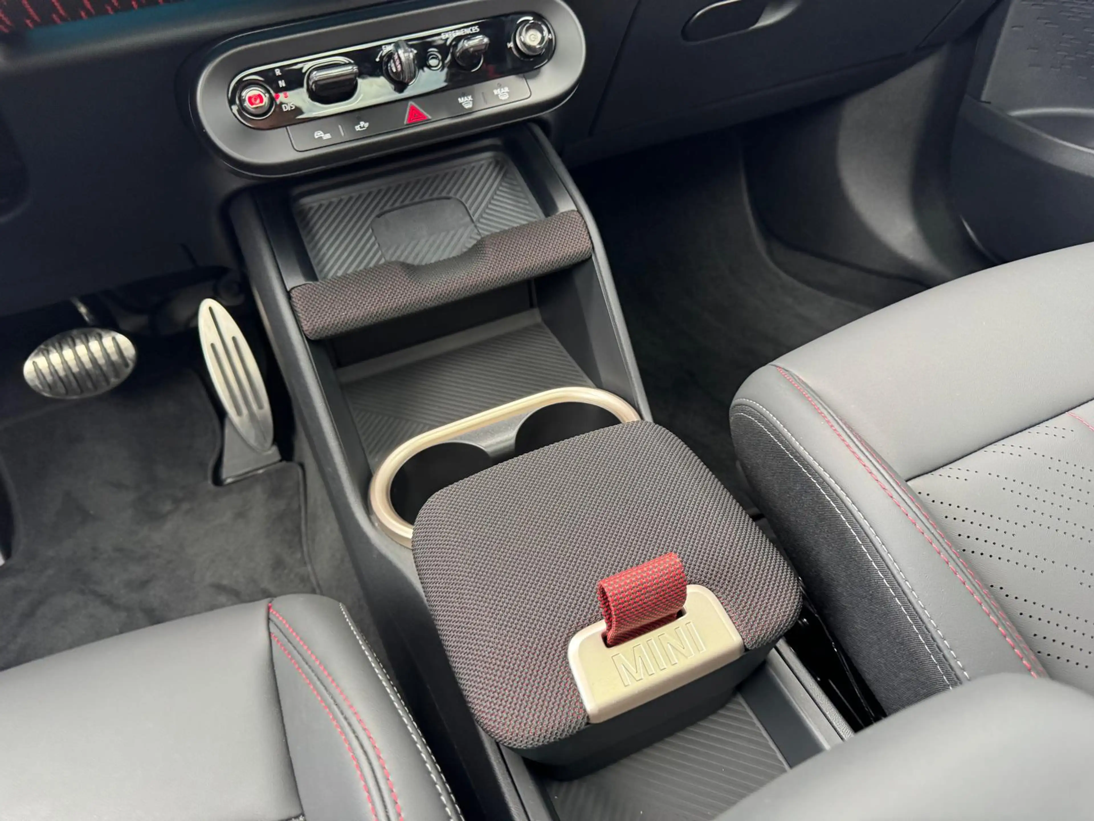 MINI John Cooper Works Countryman Countryman John Cooper Works ALL4*PANO*H&K*360°K — photo 13
