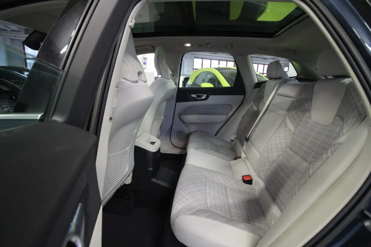 Volvo XC60 T6 Recharge Plug-in Hybrid AWD automatico Core, миниатюра 12