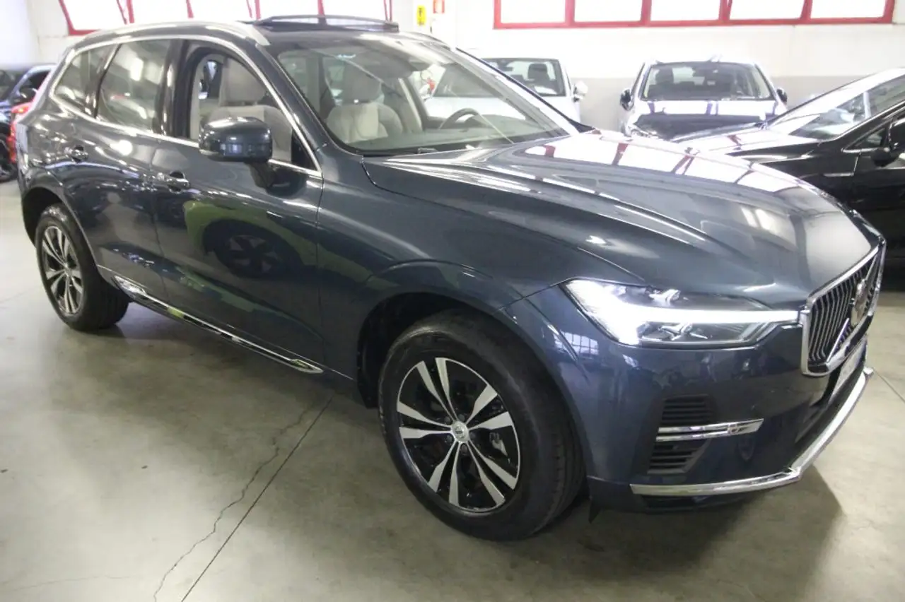 Volvo XC60 T6 Recharge Plug-in Hybrid AWD automatico Core, миниатюра 3