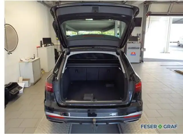 Audi A4 view 8