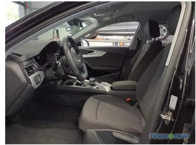 Audi A4 view 5
