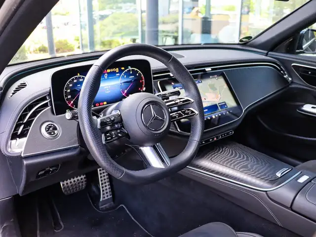 Mercedes-Benz 220 view 17