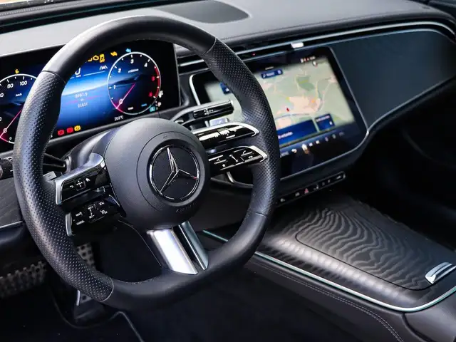 Mercedes-Benz 220 view 18