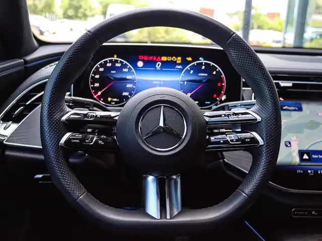 Mercedes-Benz 220 view 19