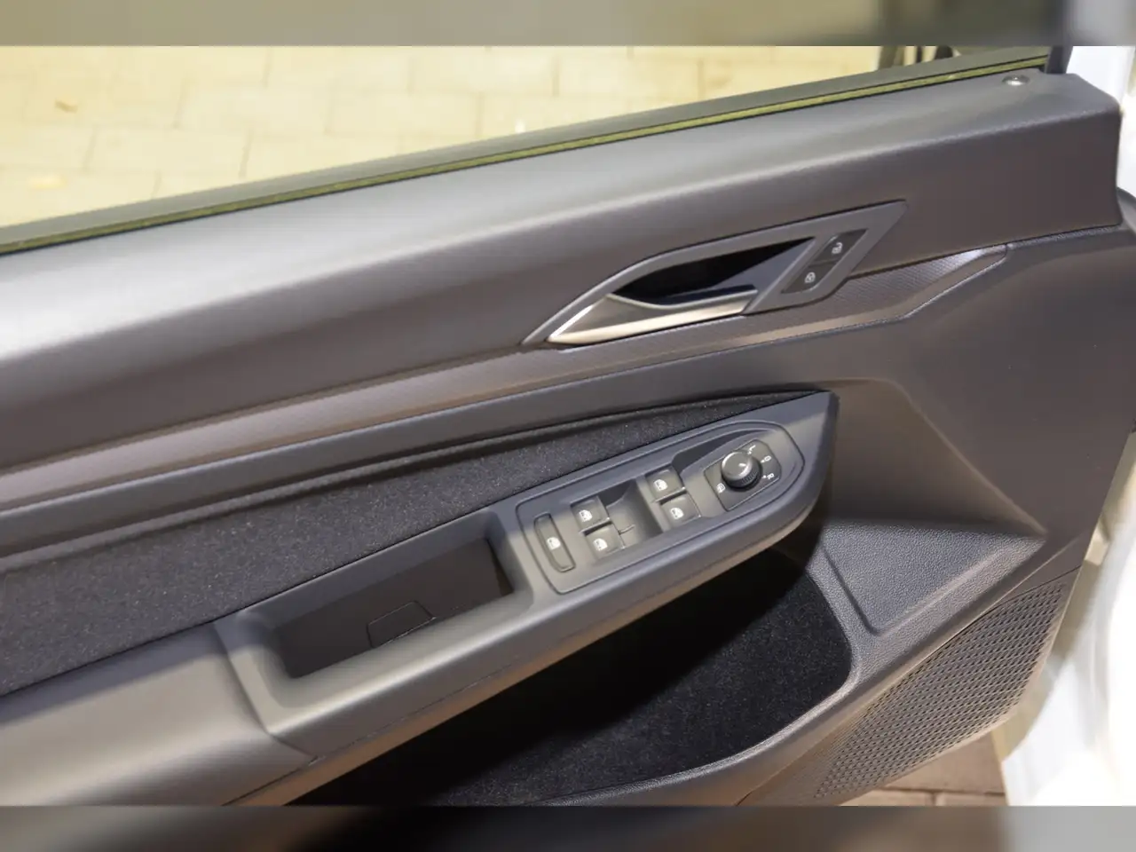 Volkswagen Golf VIII TSI Active AHK - LED - RearView 10